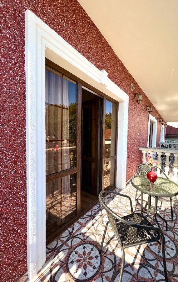 Hotel In Sukhum Sukhumi Ngoại thất bức ảnh