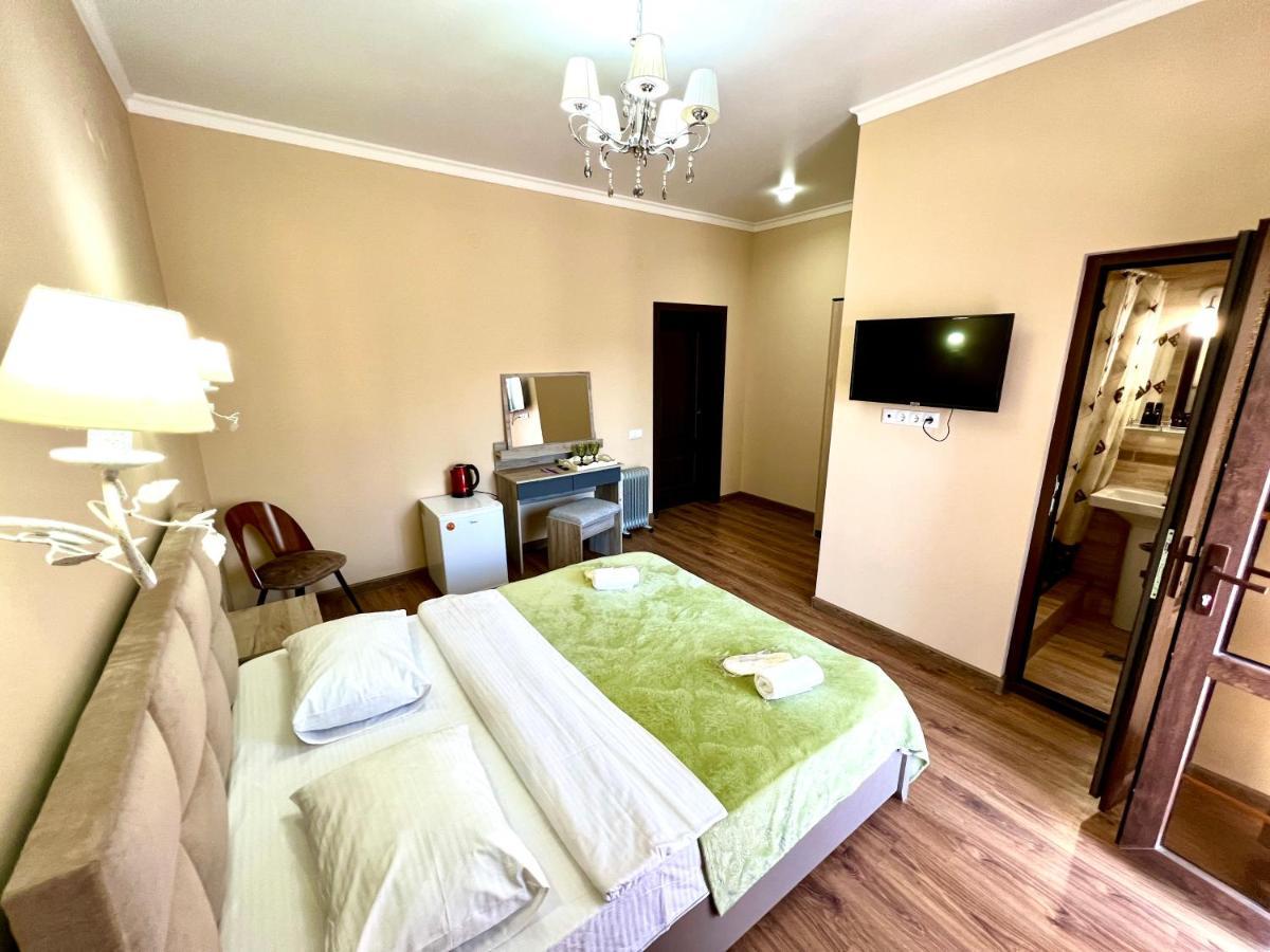 Hotel In Sukhum Sukhumi Ngoại thất bức ảnh
