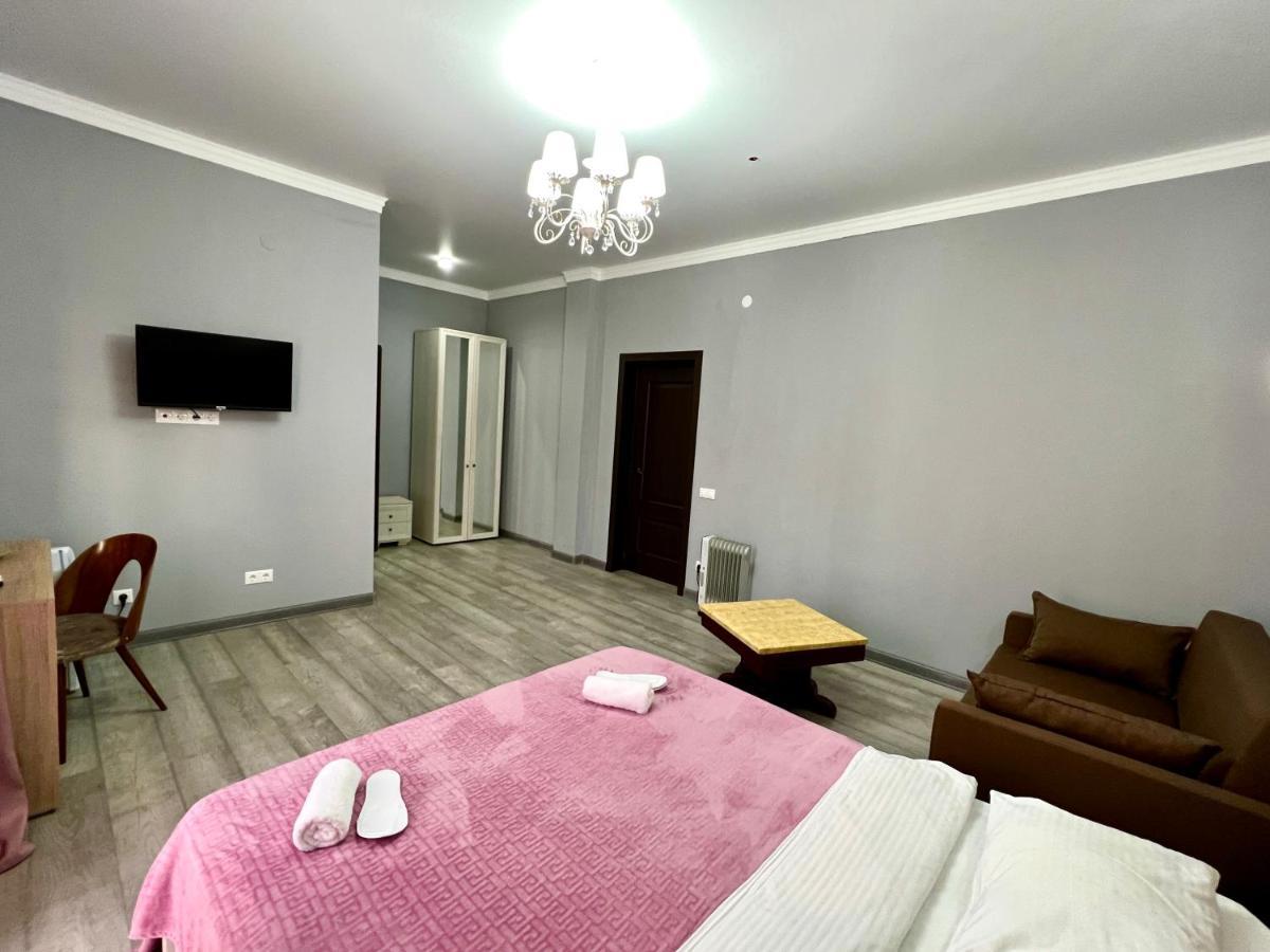 Hotel In Sukhum Sukhumi Ngoại thất bức ảnh