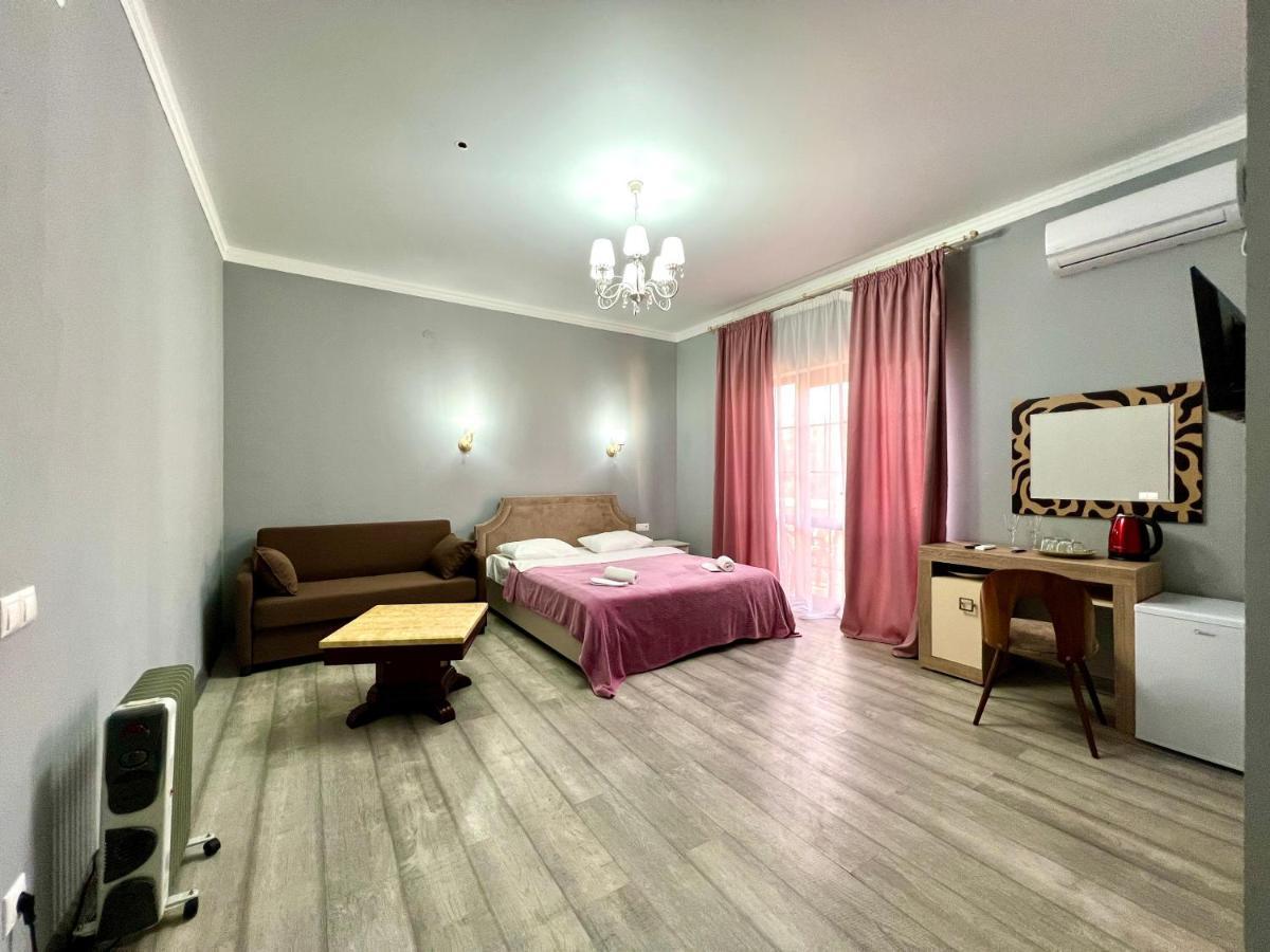 Hotel In Sukhum Sukhumi Ngoại thất bức ảnh