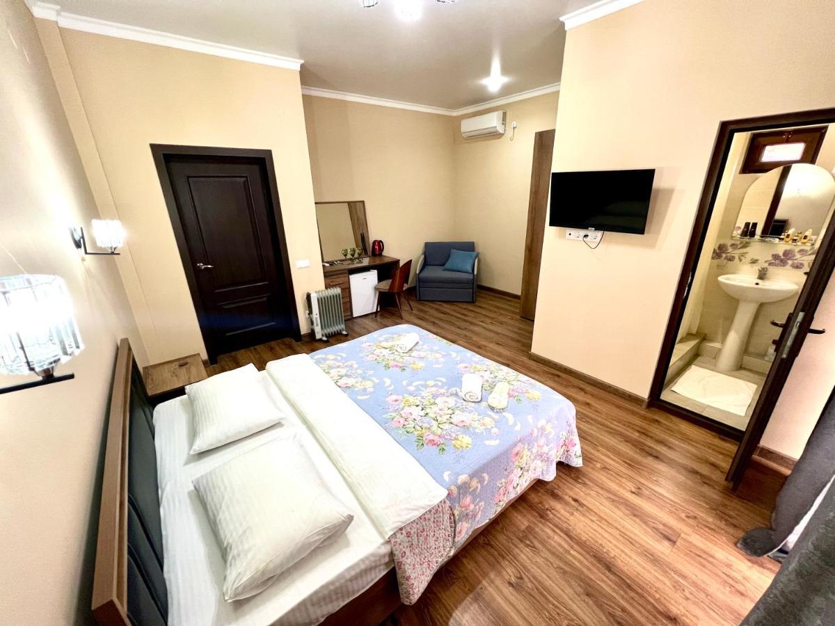 Hotel In Sukhum Sukhumi Ngoại thất bức ảnh